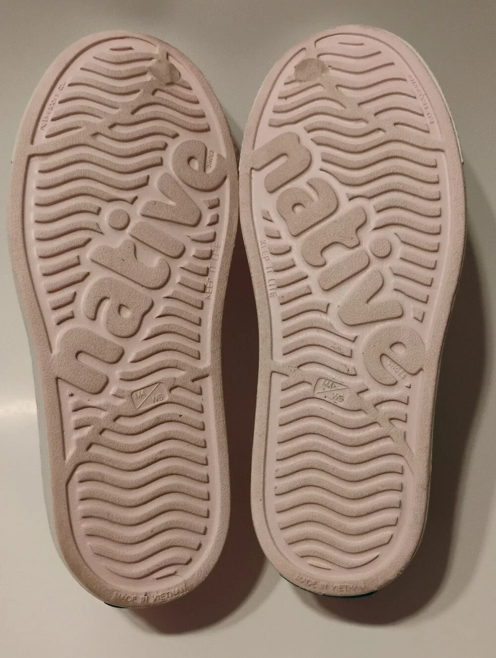 Native Shoes Jefferson Slip On Sneakers Water Friendly Pink White M4 W6 J4